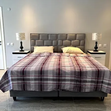 Apartment Penthouse 4 Bedrooms, 1 Living Room, To The Sea 7 Minutes Walk