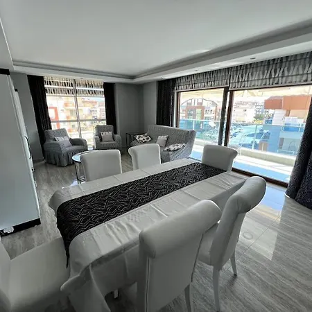 Penthouse 4 Bedrooms, 1 Living Room, To The Sea 7 Minutes Walk Апартаменты Алания
