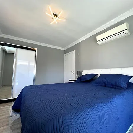 Penthouse 4 Bedrooms, 1 Living Room, To The Sea 7 Minutes Walk Apartment Alanya