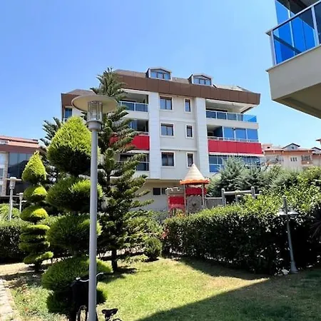 Penthouse 4 Bedrooms, 1 Living Room, To The Sea 7 Minutes Walk * Alanya