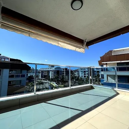 Penthouse 4 Bedrooms, 1 Living Room, To The Sea 7 Minutes Walk Алания