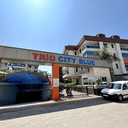 Penthouse 4 Bedrooms, 1 Living Room, To The Sea 7 Minutes Walk Апартаменты