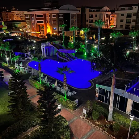 Penthouse 4 Bedrooms, 1 Living Room, To The Sea 7 Minutes Walk Alanya