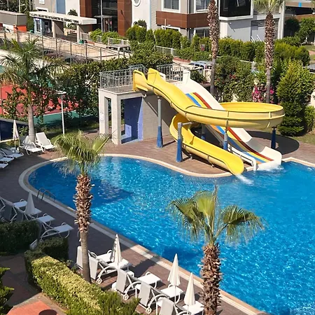 Penthouse 4 Bedrooms, 1 Living Room, To The Sea 7 Minutes Walk
