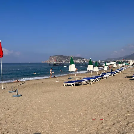 Penthouse 4 Bedrooms, 1 Living Room, To The Sea 7 Minutes Walk * Alanya
