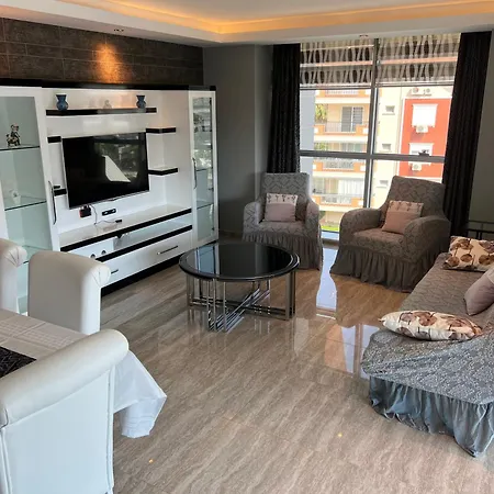 Апартаменты Penthouse 4 Bedrooms, 1 Living Room, To The Sea 7 Minutes Walk