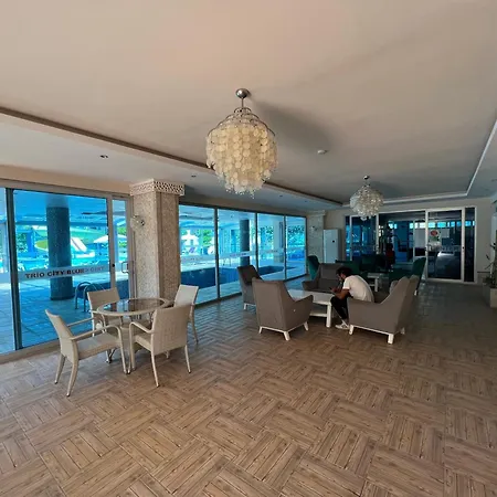 Penthouse 4 Bedrooms, 1 Living Room, To The Sea 7 Minutes Walk Апартаменты