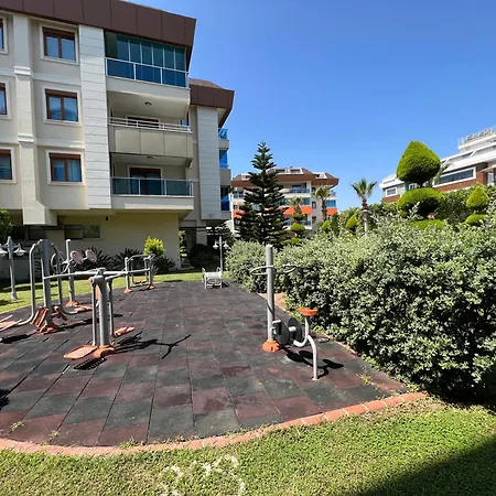 Апартаменты Penthouse 4 Bedrooms, 1 Living Room, To The Sea 7 Minutes Walk Алания