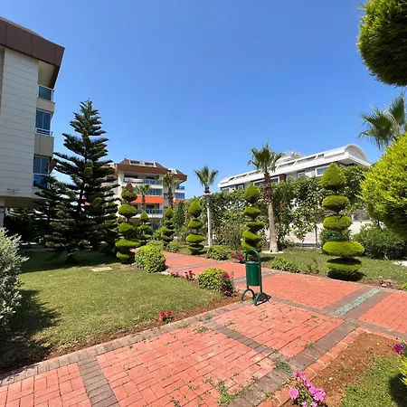 Apartment Penthouse 4 Bedrooms, 1 Living Room, To The Sea 7 Minutes Walk Alanya
