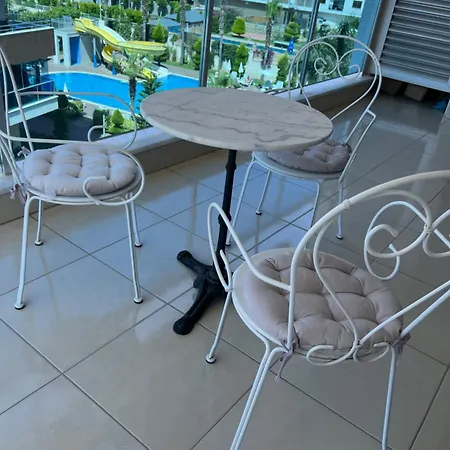 Penthouse 4 Bedrooms, 1 Living Room, To The Sea 7 Minutes Walk Apartment Alanya