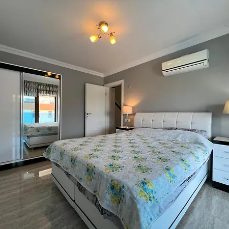 Penthouse 4 Bedrooms, 1 Living Room, To The Sea 7 Minutes Walk Апартаменты Алания