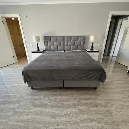 Penthouse 4 Bedrooms, 1 Living Room, To The Sea 7 Minutes Walk Алания