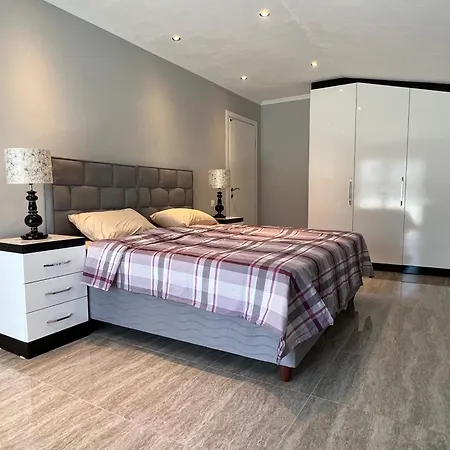 Апартаменты Penthouse 4 Bedrooms, 1 Living Room, To The Sea 7 Minutes Walk