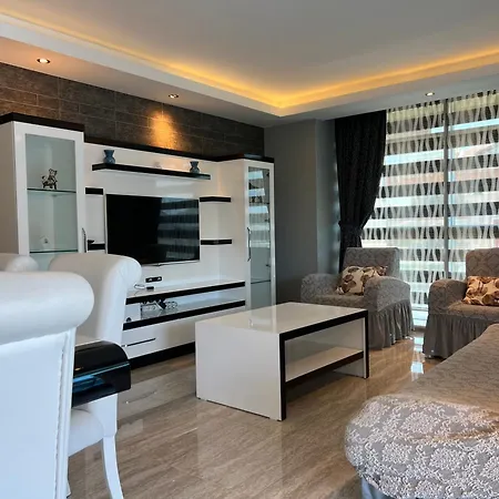Penthouse 4 Bedrooms, 1 Living Room, To The Sea 7 Minutes Walk