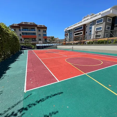 Penthouse 4 Bedrooms, 1 Living Room, To The Sea 7 Minutes Walk Apartment Alanya