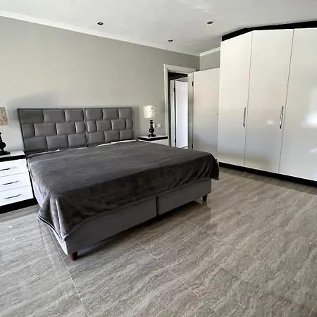 Apartment Penthouse 4 Bedrooms, 1 Living Room, To The Sea 7 Minutes Walk *