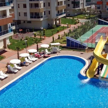 Penthouse 4 Bedrooms, 1 Living Room, To The Sea 7 Minutes Walk