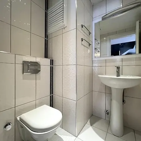 Apartment Penthouse 4 Bedrooms, 1 Living Room, To The Sea 7 Minutes Walk *