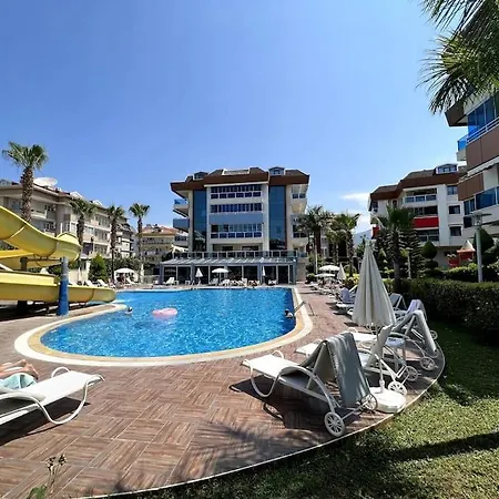 Apartment Penthouse 4 Bedrooms, 1 Living Room, To The Sea 7 Minutes Walk *